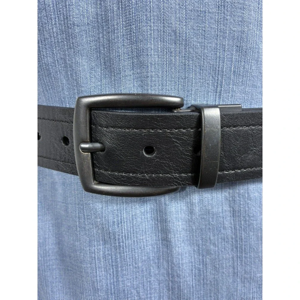 Levi's Mens Belt Sz 34-36 Reversible Black/Brown Stitching Logo Buckle